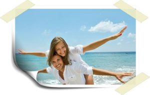 couple-on-beach with enjoyment of a blood sugar free lifestyle